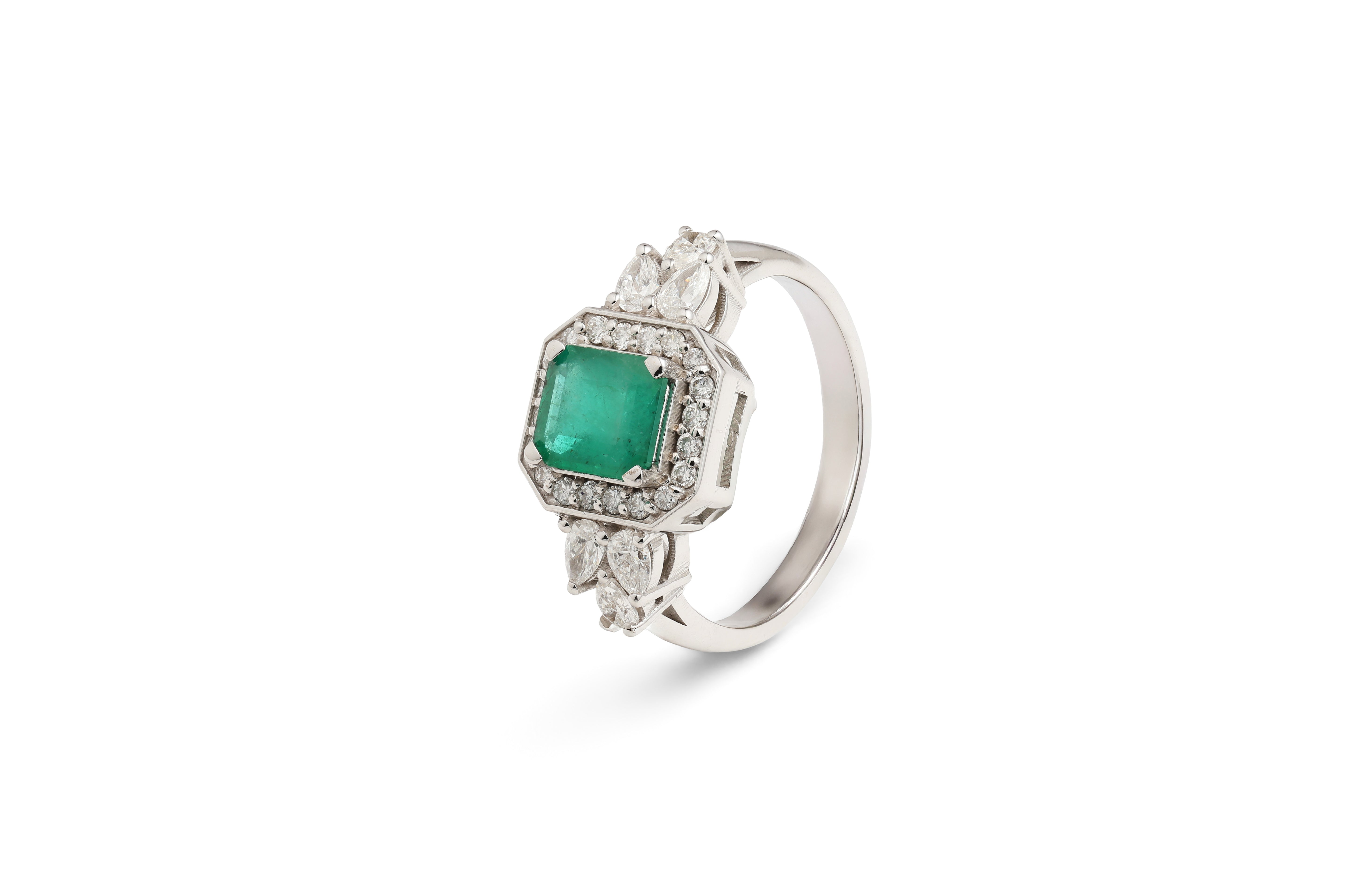Green Emerald Diamond Ring